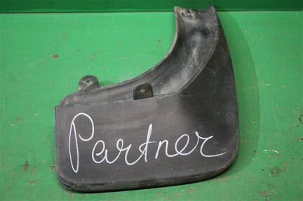 Брызговик задний правый Peugeot 3008 рестайлинг