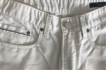 Джинсы белые