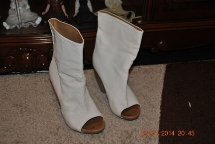 Красивые сапожки с открытым мысом