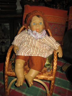 Характерный испанский виниловый пупс в костюмчике