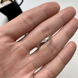 Золотое кольцо (белое золото) с бриллиантом