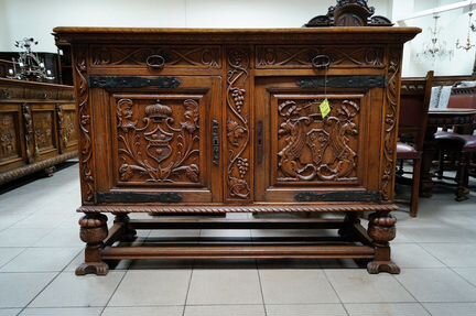 Комод старинный в стиле испанский ренессанс