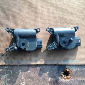 Эл. заслонка задней печки Фольксваген Т5 VW T5