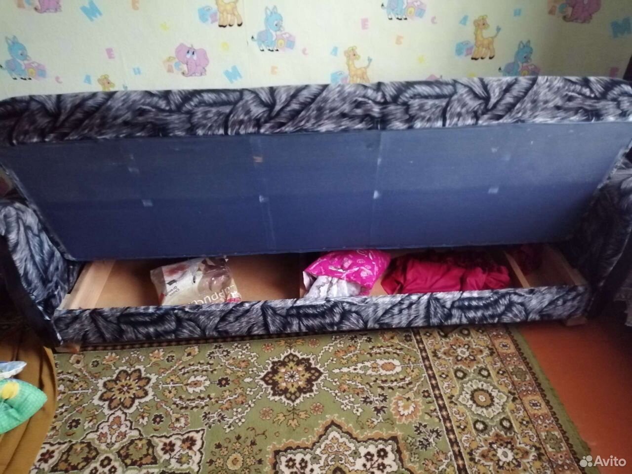 Диван