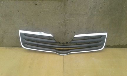 Решётка радиатора Тойота Авенсис