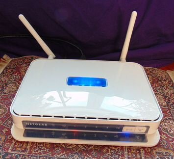 Wi-Fi роутер netgear JNR3210-100RUS, белый