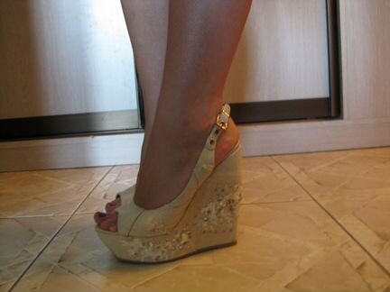 Новые крутые босоножки на платформе