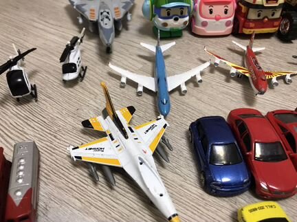 Пакет машинок и самолетов
