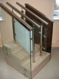 Красивые перила из нержавеющей стали и стекла
