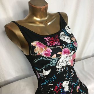 Платье черное миди с разноцветным декором