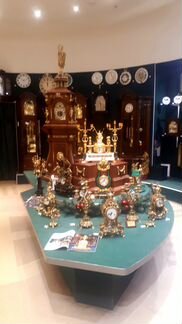 Часы напольные механически с боем резные К.Мозер